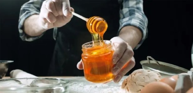 Precision and Healthy Sweetening: Why Serious Bakers Are Turning to High-Quality Honey to Redefine Texture, Flavor, and&nbsp;Identity